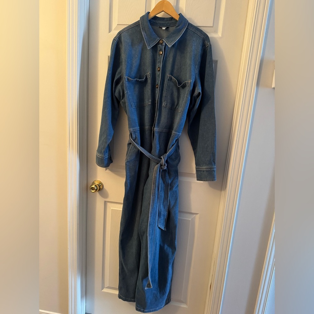 Plus size stylish long-sleeve denim utility jumpsuit with belt, size 2x
